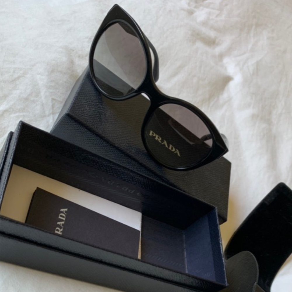 NEW PRADA black classic sunglasses - Picture 3 of 11